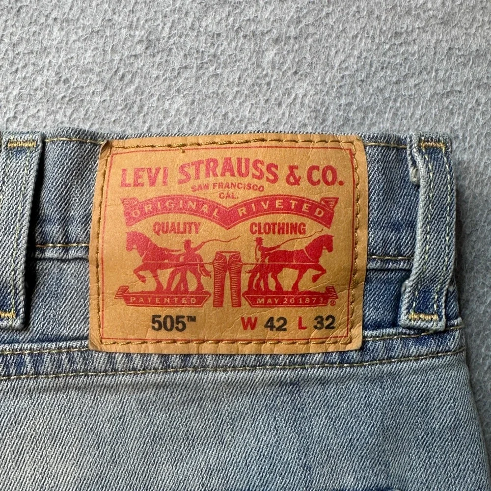 Levi's 505 Jeans Mens 42x32 Regular Fit Light Wash Blue Straight Leg Stretch